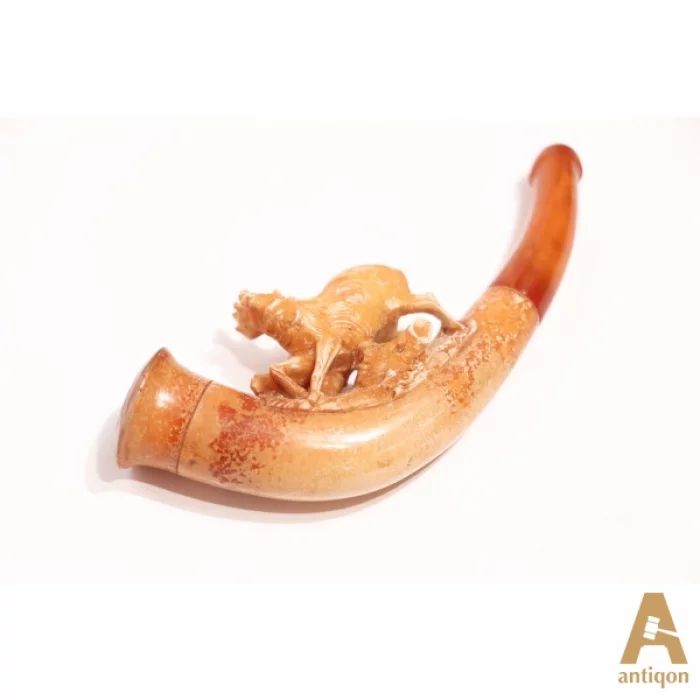 The mouthpiece in a leather case