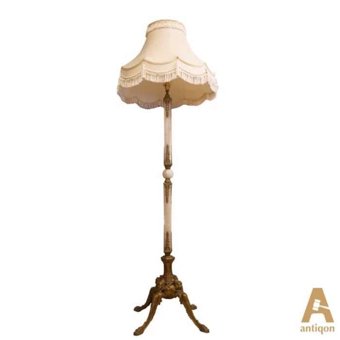 Floor lamp with onyx
