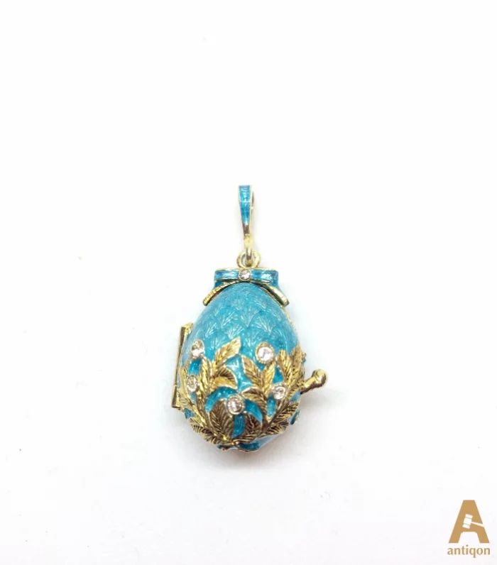 Pendant in the form of egg
