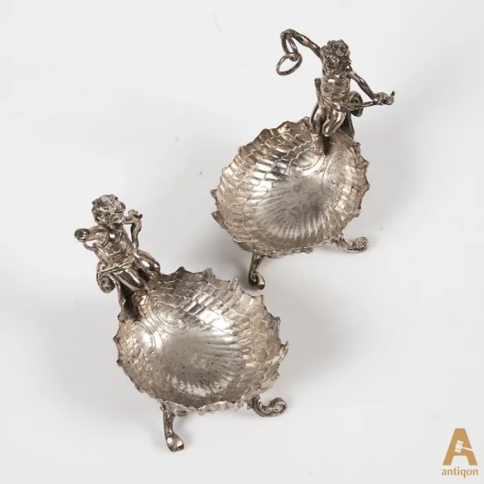 Saltcellars "Playing Putti"