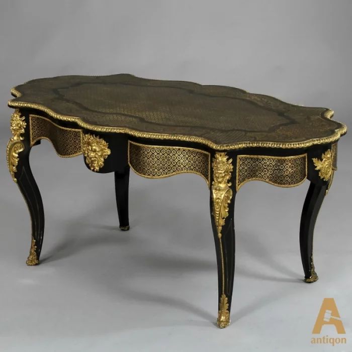 Стол в стиле"Louis XV"