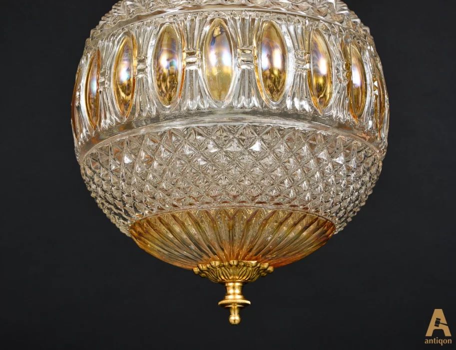Ceiling chandelier in the form of a ball. 