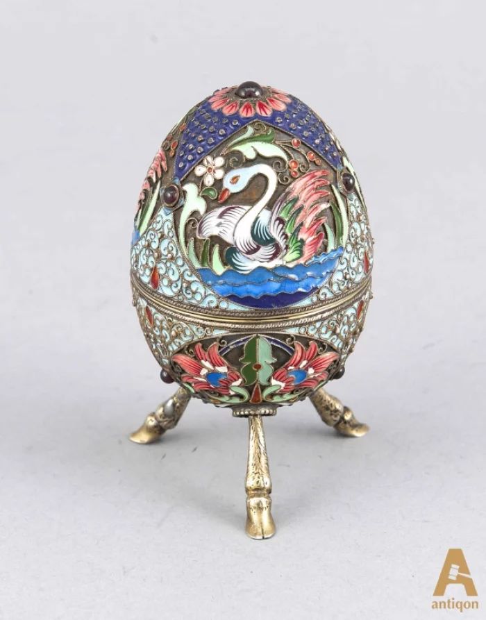 Silver box in the form of egg