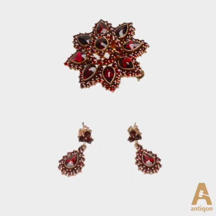  Set of silver jewelry with garnet