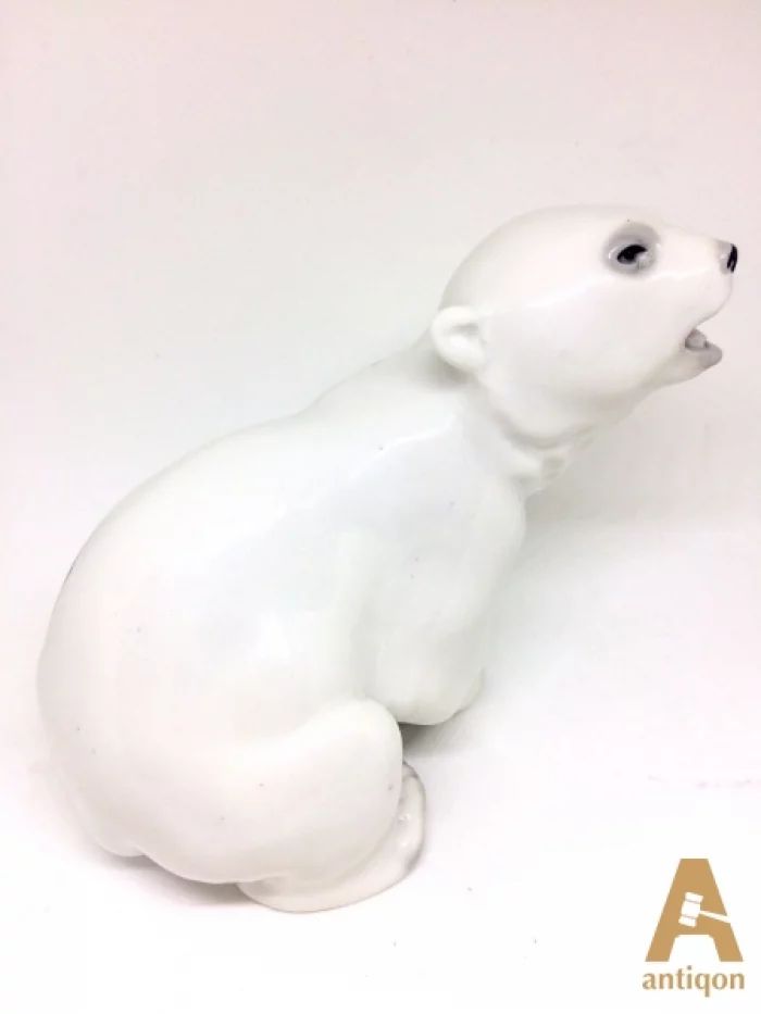 Figurine "White bear"