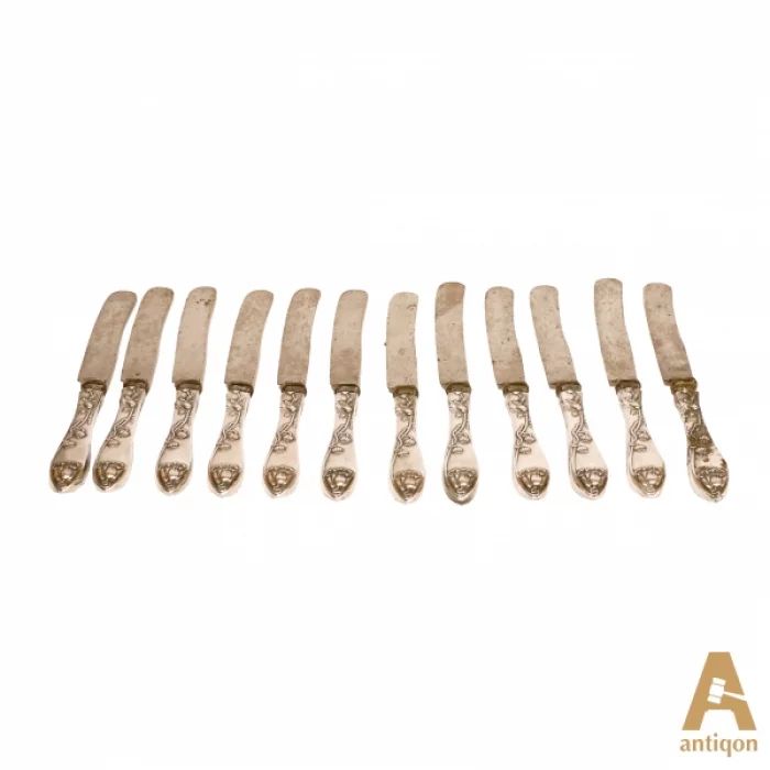 Set of knives