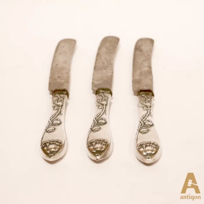 Set of knives