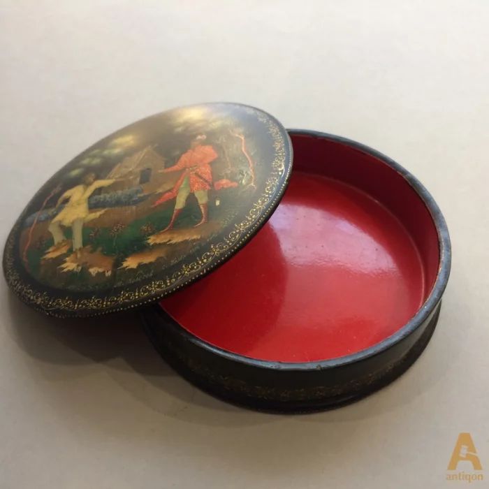  Ancienne boîte russe 