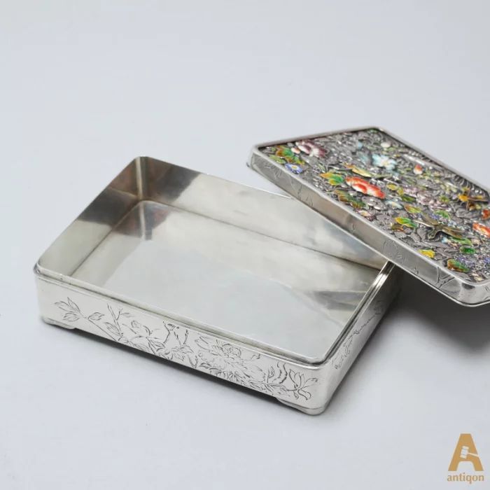 Серебряная шкатулка с эмалью