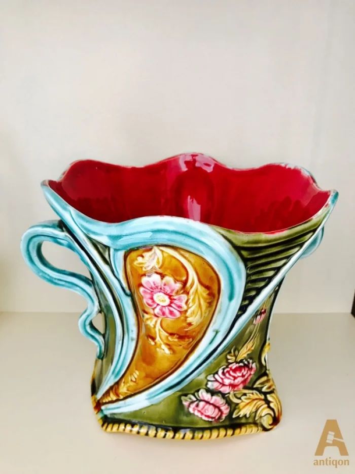 Cooler for wine in Art Nouveau style