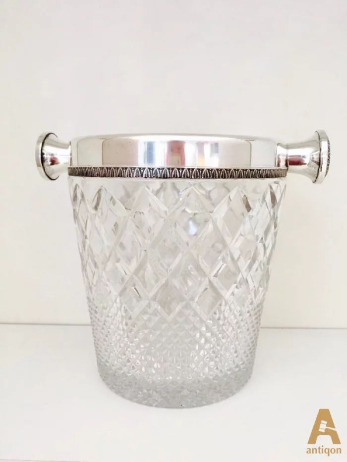 Cooler for wine