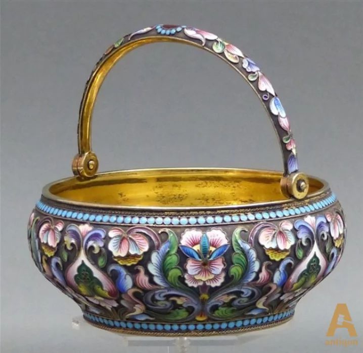 Серебренная сахарница