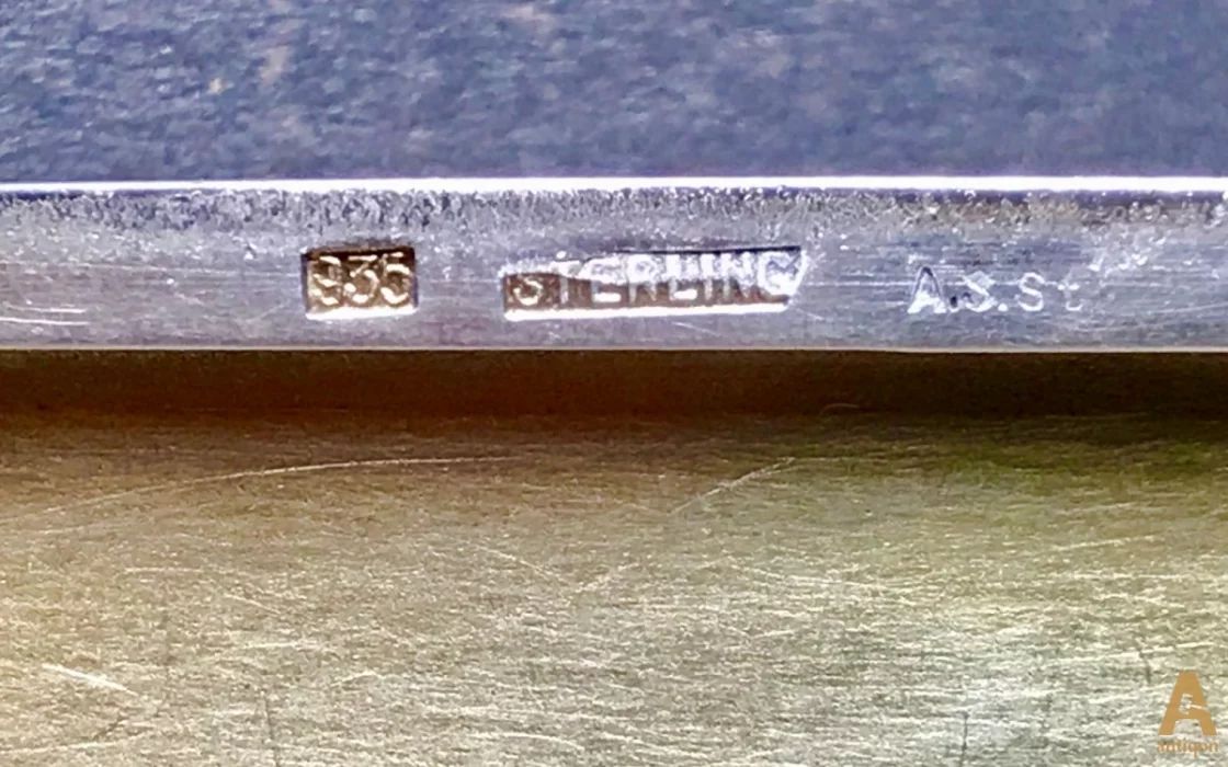 Cigarette case "Bulldogs"
