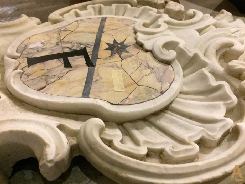  Marble carved decor