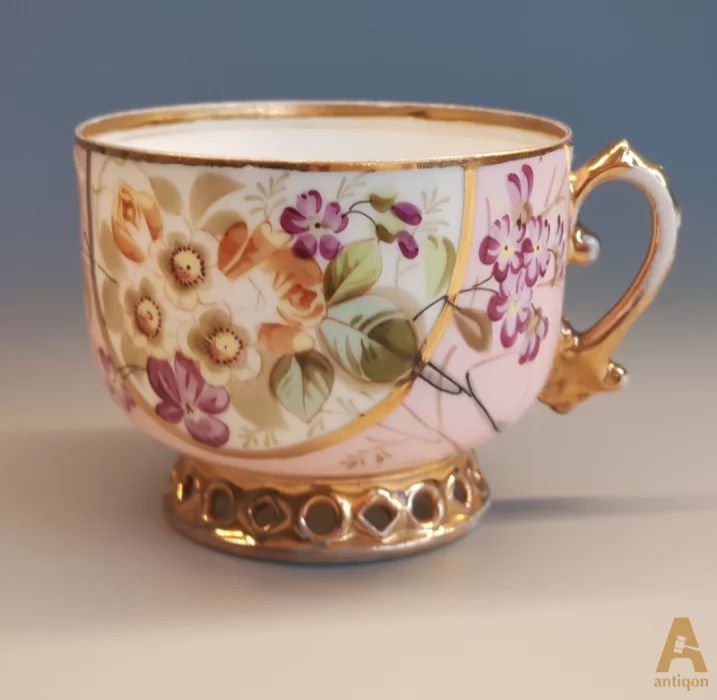 Cup with saucer 