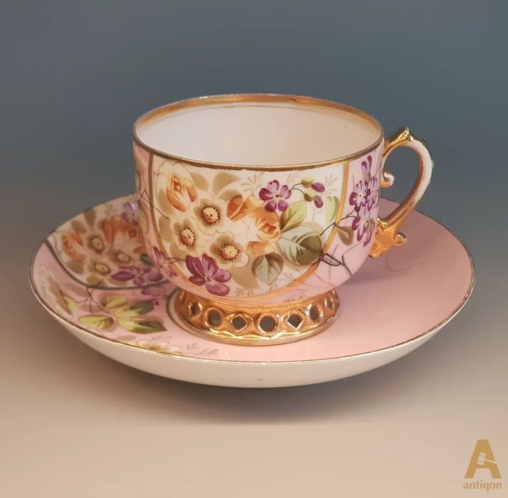Cup with saucer 