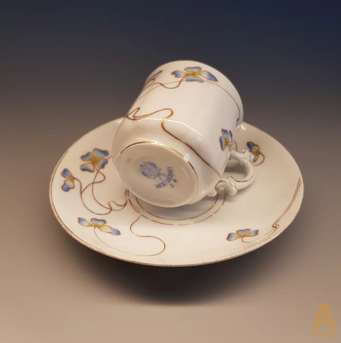 Cup with saucer 