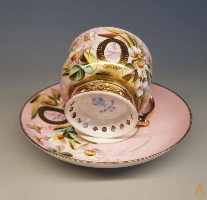 Cup with saucer 