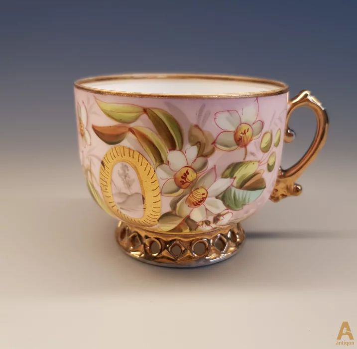 Cup with saucer 
