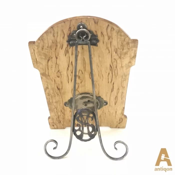 A table "Clock-Thermometer"