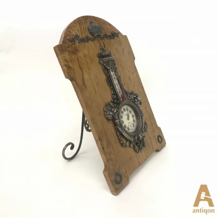 A table "Clock-Thermometer"