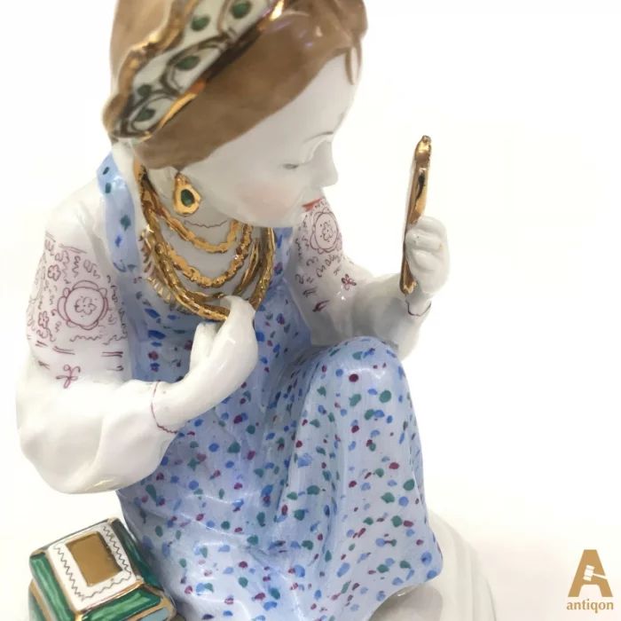 Porcelain sculpture "Malachite Box".