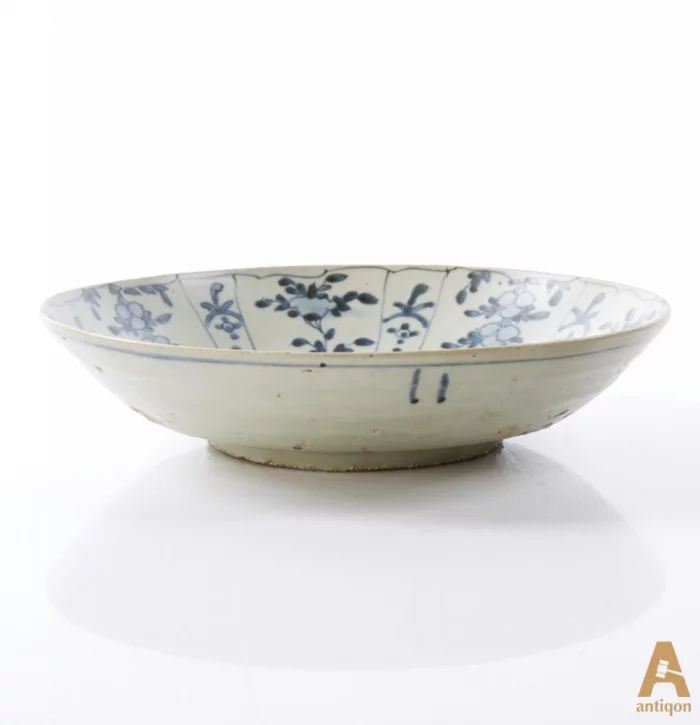 Ceramic glazed dish