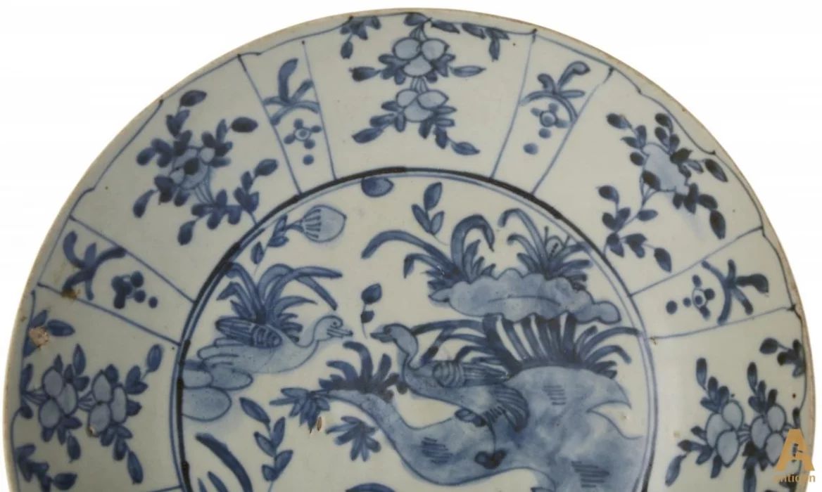 Ceramic glazed dish
