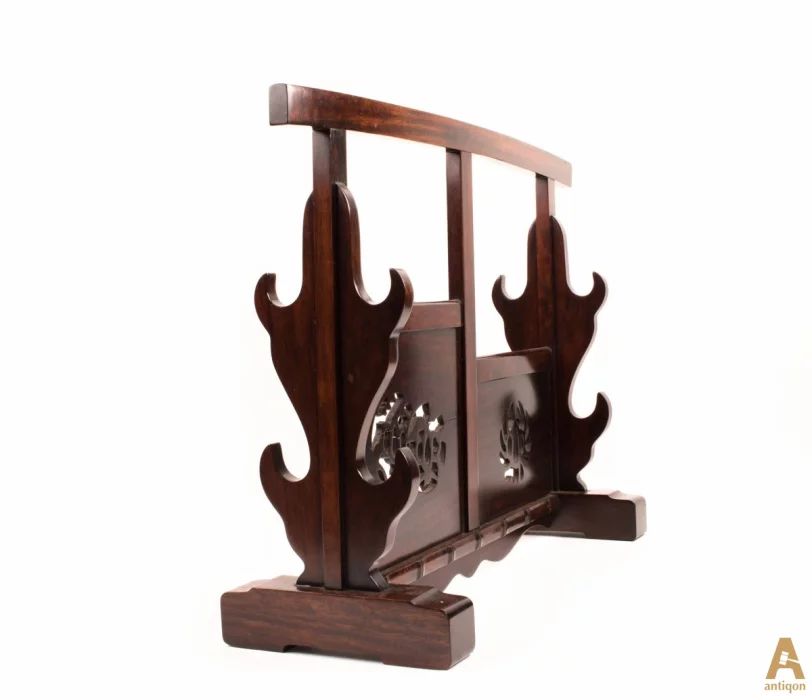 Подставка для мечей.