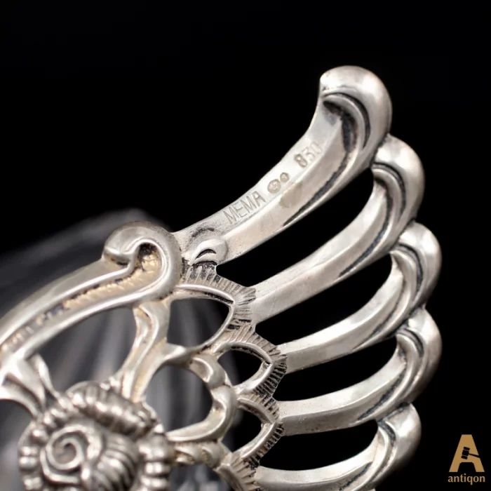 Бонбонье́рка "Лебедь"