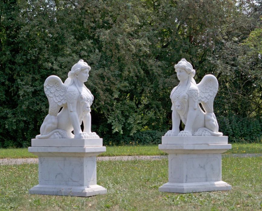 Пара мраморных скульптур "Крылатые сфинксы"