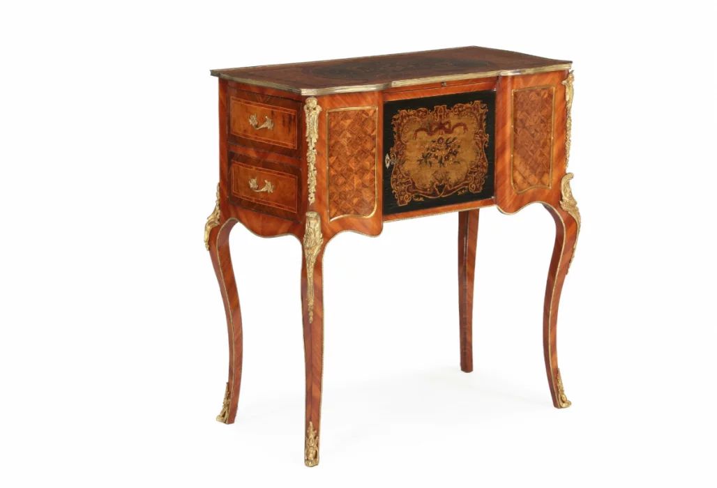  Secretaire dans le style de Louis XVI