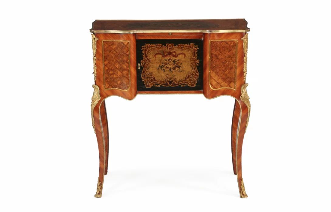  Secretaire dans le style de Louis XVI