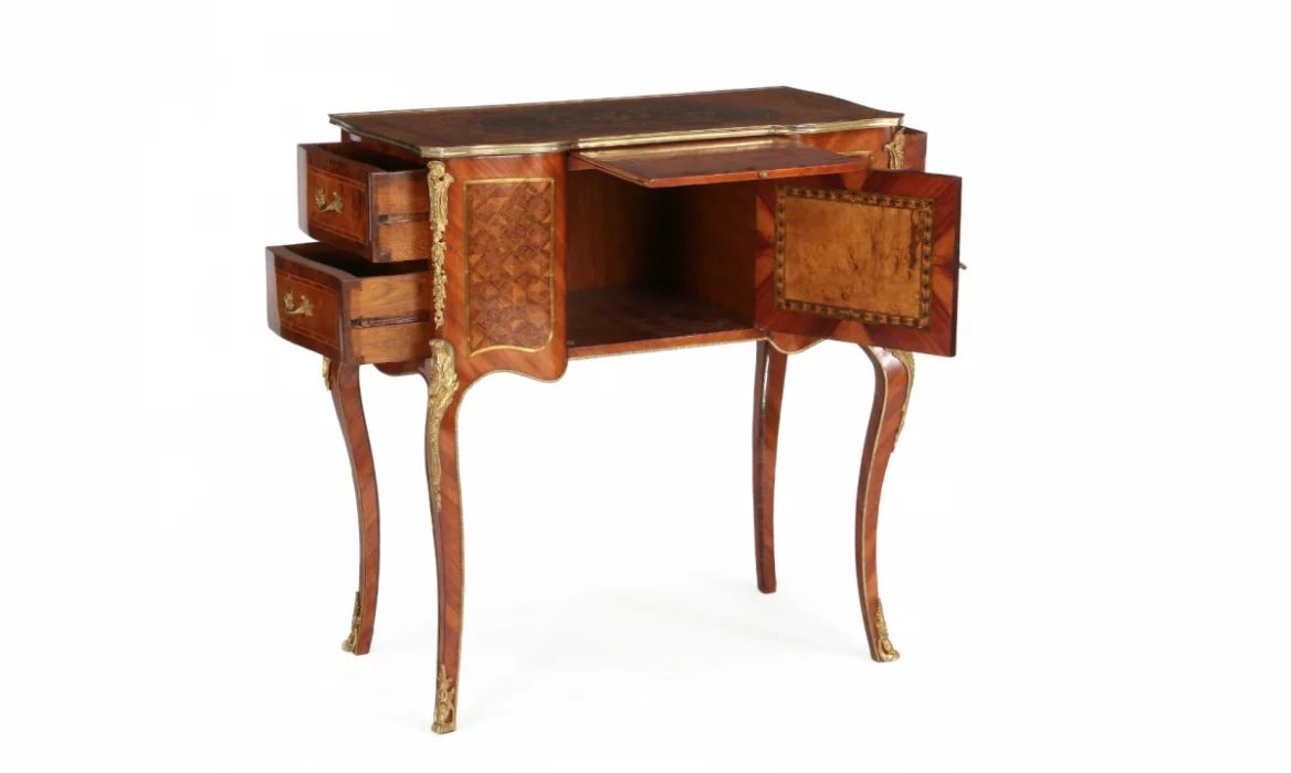  Secretaire dans le style de Louis XVI