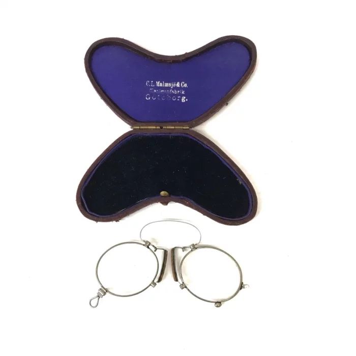 Pince-nez with an original case