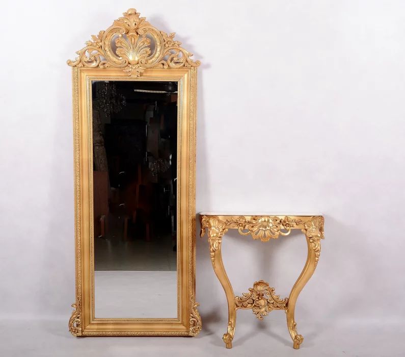 Miroir avec console de style Néo Rococo. France début 20ème siècle. 