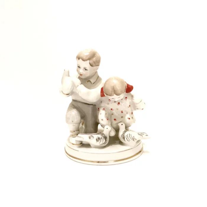 Porcelain figure "Children with pigeons"