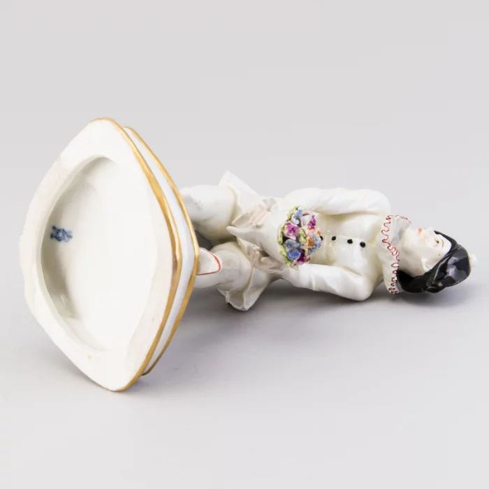 Figurine en porcelaine Pierrot.