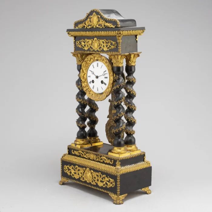 Empire style clock 719 century. 