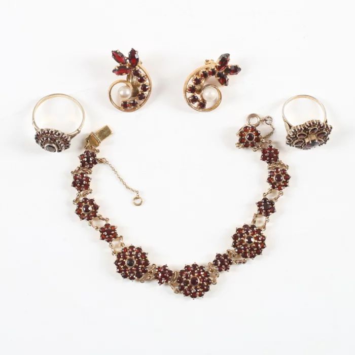 Set with garnets