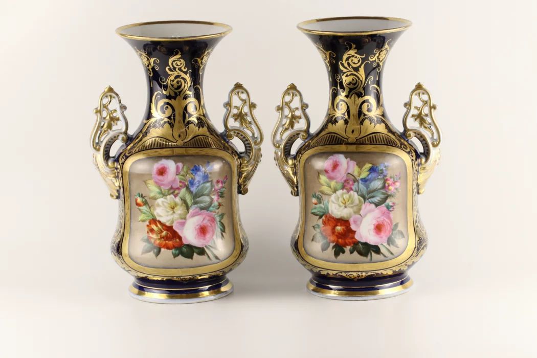 Paire de vases neo-baroques