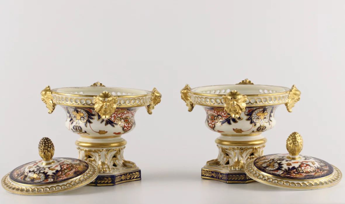 Paire de vases aromatiques (Pot-pourri)