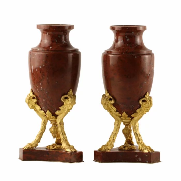 Paire de vases en pierre