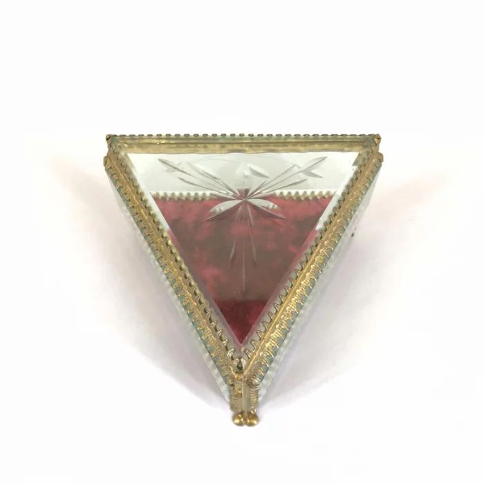 Triangular jewelry box
