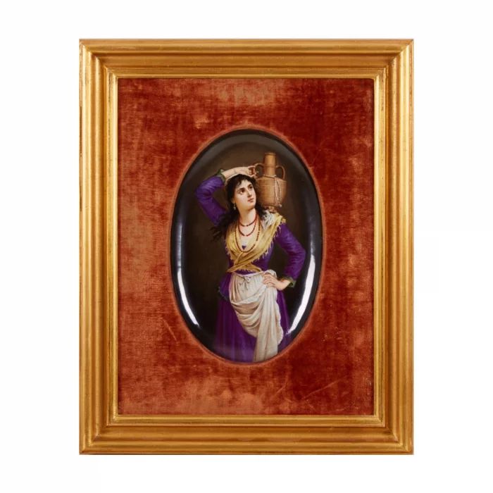 Фарфоровый пласт 19 века «Девушка с кувшином».