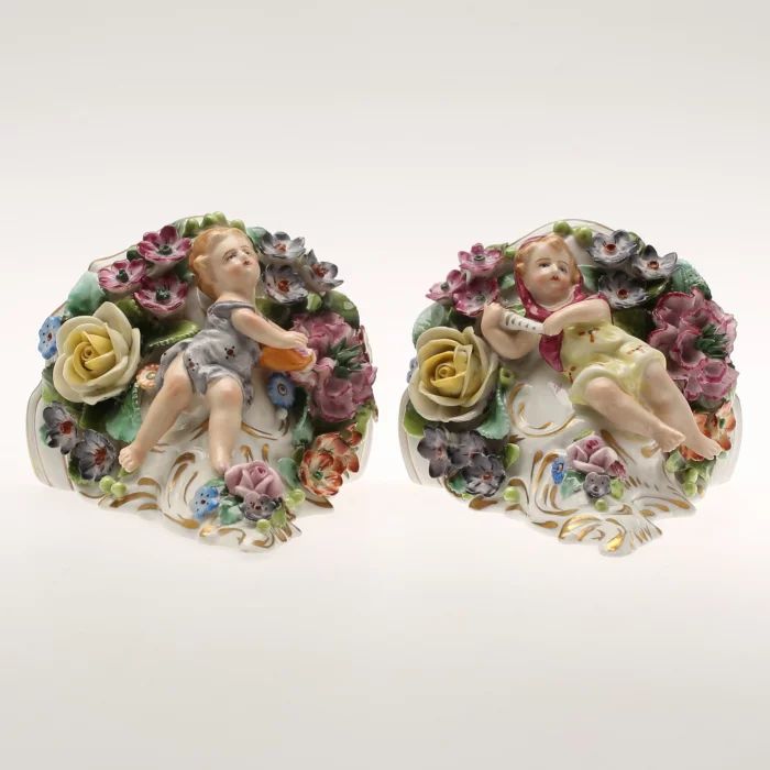 Pair of porcelain consoles Putti