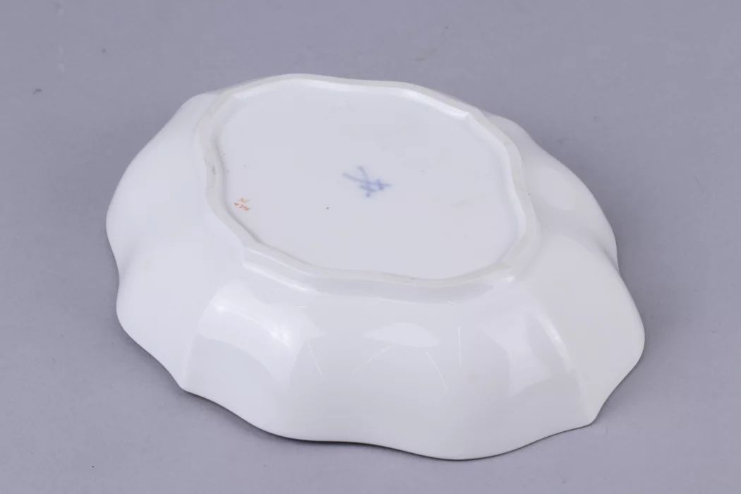 Porcelain dish. Meissen