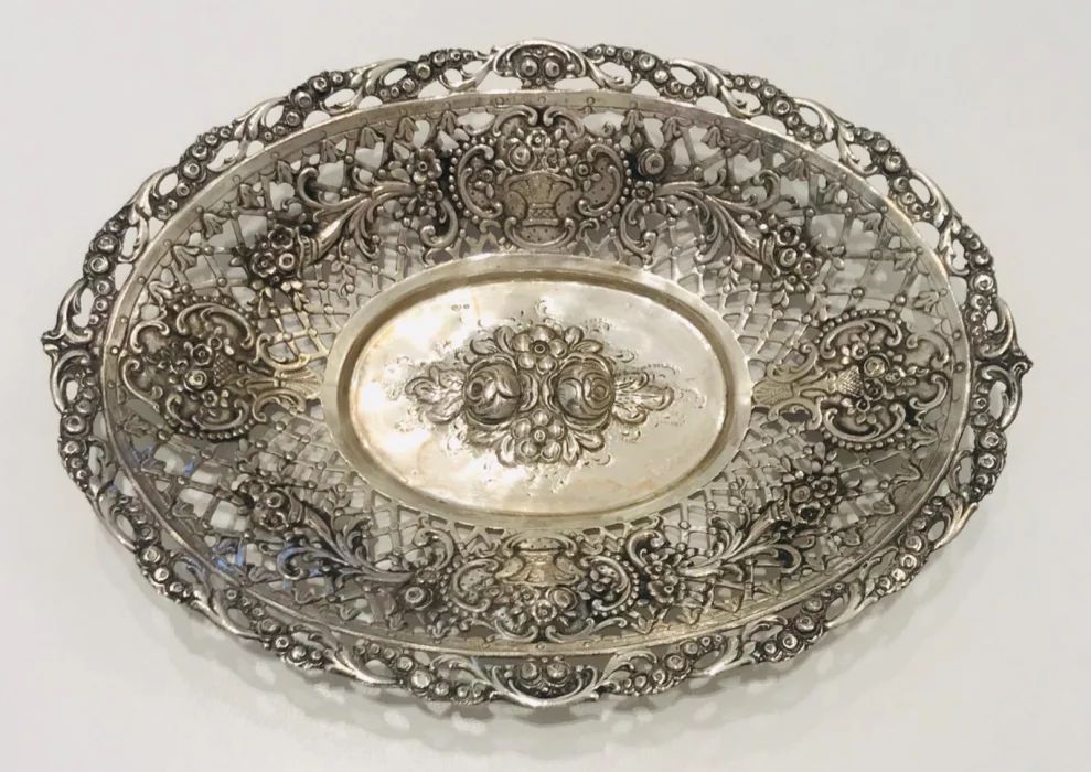 An openwork silver oval dish