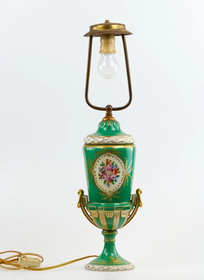 Porcelāna galda lampa. 