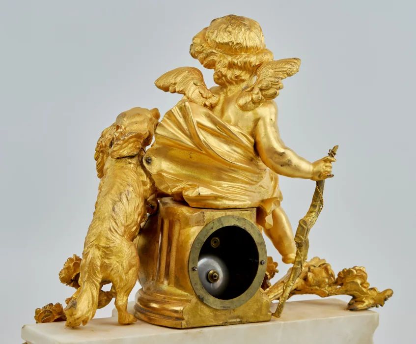 Philippe Mourey. Pendule Putti avec un chien. 